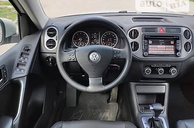 Внедорожник / Кроссовер Volkswagen Tiguan 2010 в Херсоне