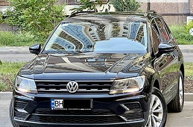 Внедорожник / Кроссовер Volkswagen Tiguan 2017 в 