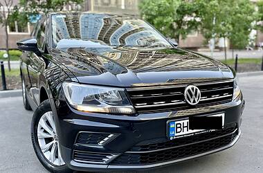 Внедорожник / Кроссовер Volkswagen Tiguan 2017 в 