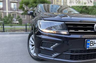 Внедорожник / Кроссовер Volkswagen Tiguan 2017 в 