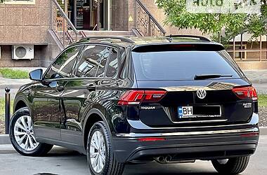 Внедорожник / Кроссовер Volkswagen Tiguan 2017 в 