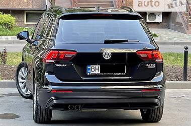 Внедорожник / Кроссовер Volkswagen Tiguan 2017 в 