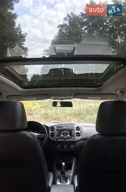 Внедорожник / Кроссовер Volkswagen Tiguan 2012 в 