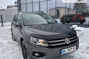 Внедорожник / Кроссовер Volkswagen Tiguan 2014 в Ровно