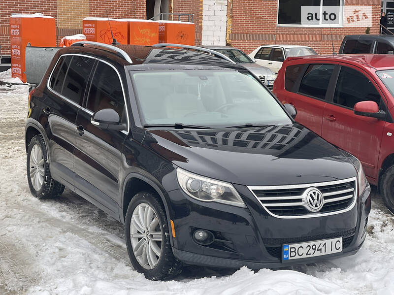 Внедорожник / Кроссовер Volkswagen Tiguan 2010 в Львове