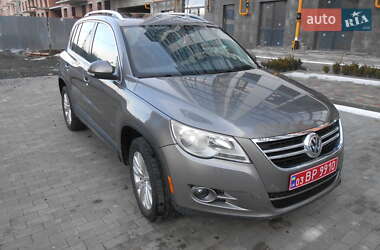 Позашляховик / Кросовер Volkswagen Tiguan 2009 в 
