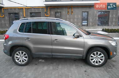 Позашляховик / Кросовер Volkswagen Tiguan 2009 в 