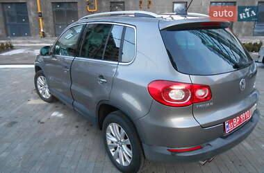 Позашляховик / Кросовер Volkswagen Tiguan 2009 в 