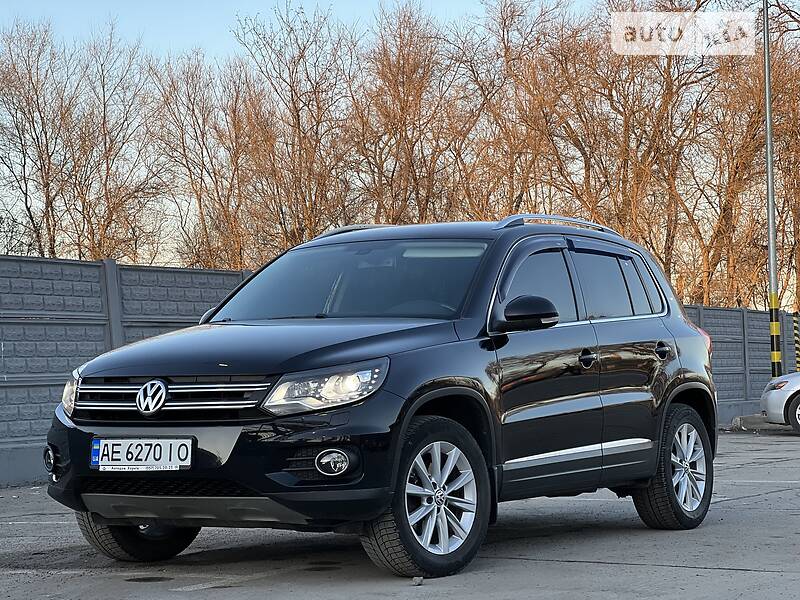 Внедорожник / Кроссовер Volkswagen Tiguan 2015 в 