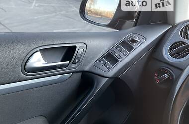 Внедорожник / Кроссовер Volkswagen Tiguan 2015 в 