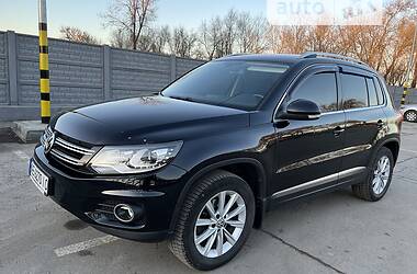 Внедорожник / Кроссовер Volkswagen Tiguan 2015 в 