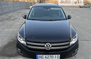 Внедорожник / Кроссовер Volkswagen Tiguan 2015 в 