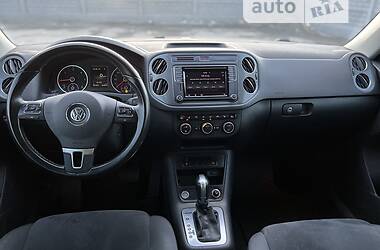 Внедорожник / Кроссовер Volkswagen Tiguan 2015 в 