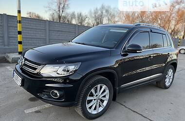 Внедорожник / Кроссовер Volkswagen Tiguan 2015 в 