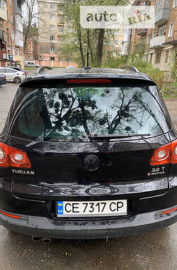 Внедорожник / Кроссовер Volkswagen Tiguan 2010 в Черновцах