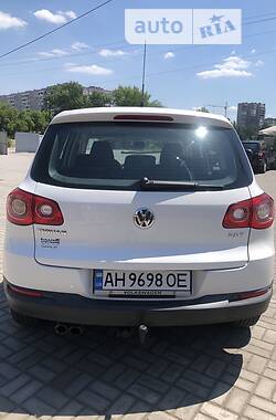 Внедорожник / Кроссовер Volkswagen Tiguan 2010 в Запорожье