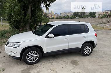 Внедорожник / Кроссовер Volkswagen Tiguan 2010 в Киеве