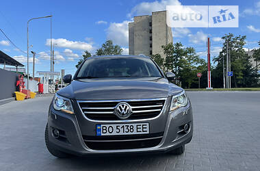 Внедорожник / Кроссовер Volkswagen Tiguan 2010 в Тернополе