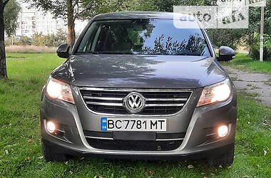 Внедорожник / Кроссовер Volkswagen Tiguan 2010 в Львове