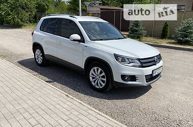 Позашляховик / Кросовер Volkswagen Tiguan 2016 в Запоріжжі