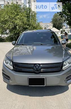 Внедорожник / Кроссовер Volkswagen Tiguan 2016 в 