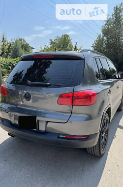 Внедорожник / Кроссовер Volkswagen Tiguan 2016 в 