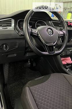 Внедорожник / Кроссовер Volkswagen Tiguan 2017 в Луцке