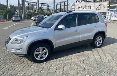 Позашляховик / Кросовер Volkswagen Tiguan 2009 в Чернівцях