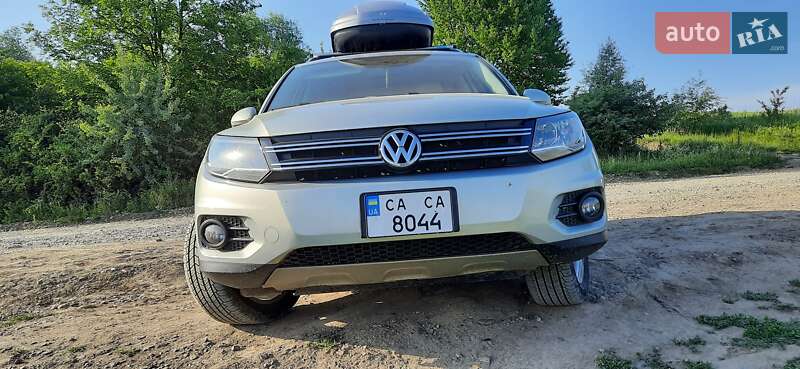 Внедорожник / Кроссовер Volkswagen Tiguan 2012 в Монастырище