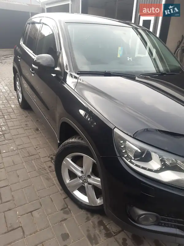 Внедорожник / Кроссовер Volkswagen Tiguan 2011 в 