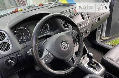 Внедорожник / Кроссовер Volkswagen Tiguan 2011 в Тячеве