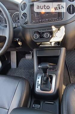 Внедорожник / Кроссовер Volkswagen Tiguan 2010 в Киеве