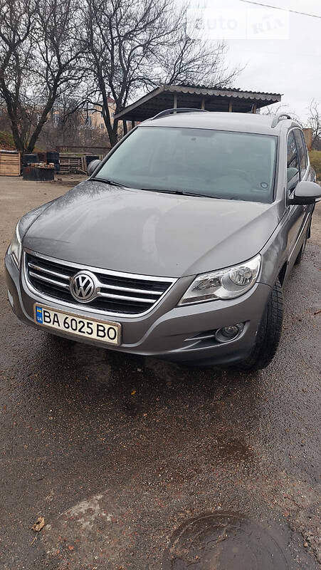 Внедорожник / Кроссовер Volkswagen Tiguan 2010 в Кропивницком