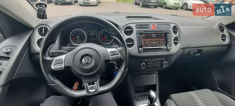 Внедорожник / Кроссовер Volkswagen Tiguan 2011 в Вишневом