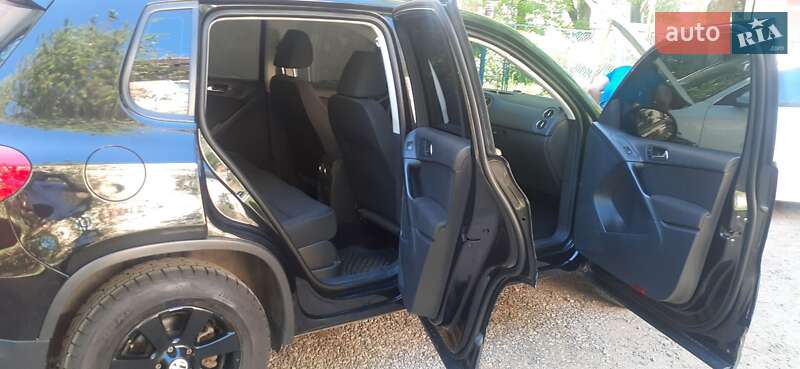 Хэтчбек Volkswagen Tiguan 2011 в Рахове