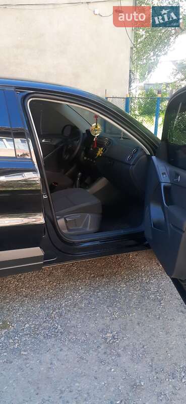 Хэтчбек Volkswagen Tiguan 2011 в Рахове
