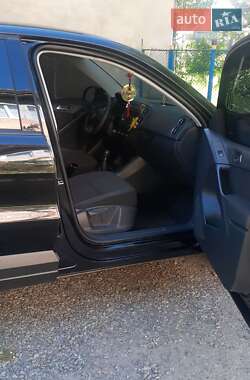Хэтчбек Volkswagen Tiguan 2011 в 