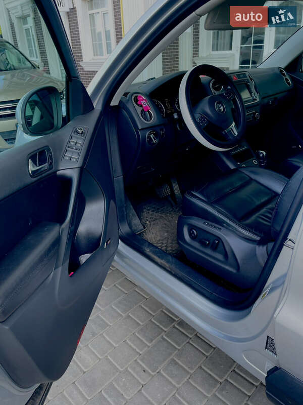 Внедорожник / Кроссовер Volkswagen Tiguan 2010 в Киеве