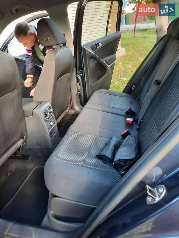 Внедорожник / Кроссовер Volkswagen Tiguan 2011 в Буче