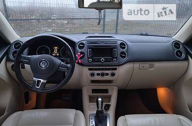 Позашляховик / Кросовер Volkswagen Tiguan 2013 в 