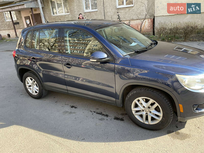 Внедорожник / Кроссовер Volkswagen Tiguan 2010 в Ужгороде