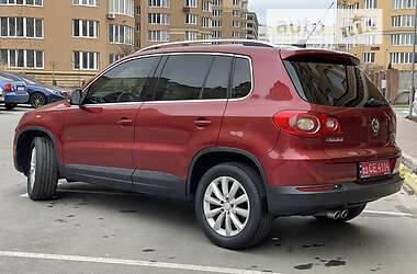 Внедорожник / Кроссовер Volkswagen Tiguan 2011 в Софиевской Борщаговке