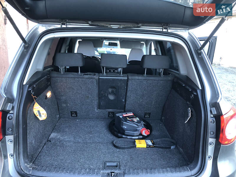 Позашляховик / Кросовер Volkswagen Tiguan 2010 в Кривому Розі