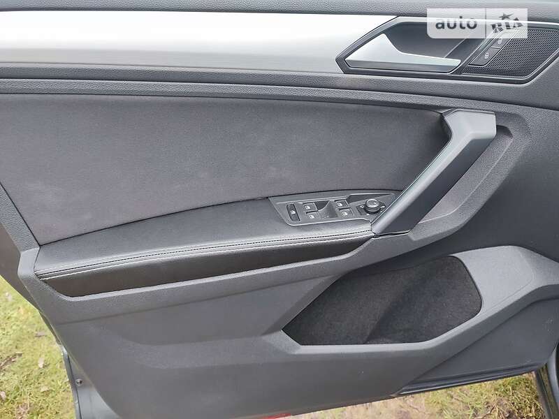 Внедорожник / Кроссовер Volkswagen Tiguan 2016 в Бродах