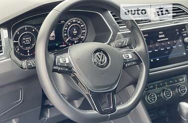 Позашляховик / Кросовер Volkswagen Tiguan 2018 в 