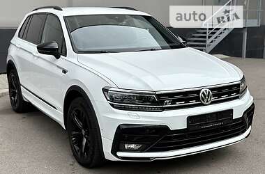 Внедорожник / Кроссовер Volkswagen Tiguan 2020 в 