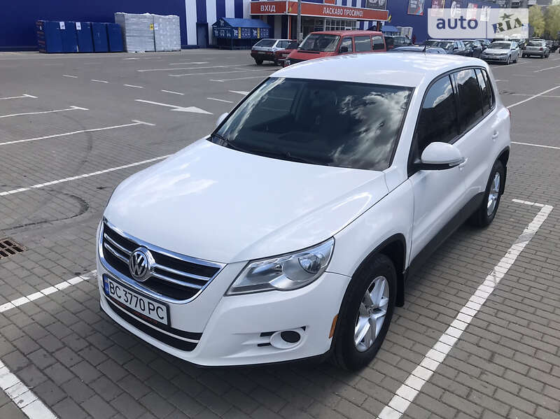 Внедорожник / Кроссовер Volkswagen Tiguan 2010 в 