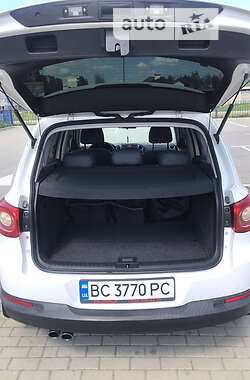Внедорожник / Кроссовер Volkswagen Tiguan 2010 в 