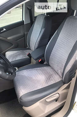 Внедорожник / Кроссовер Volkswagen Tiguan 2010 в 