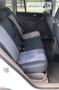 Внедорожник / Кроссовер Volkswagen Tiguan 2010 в 